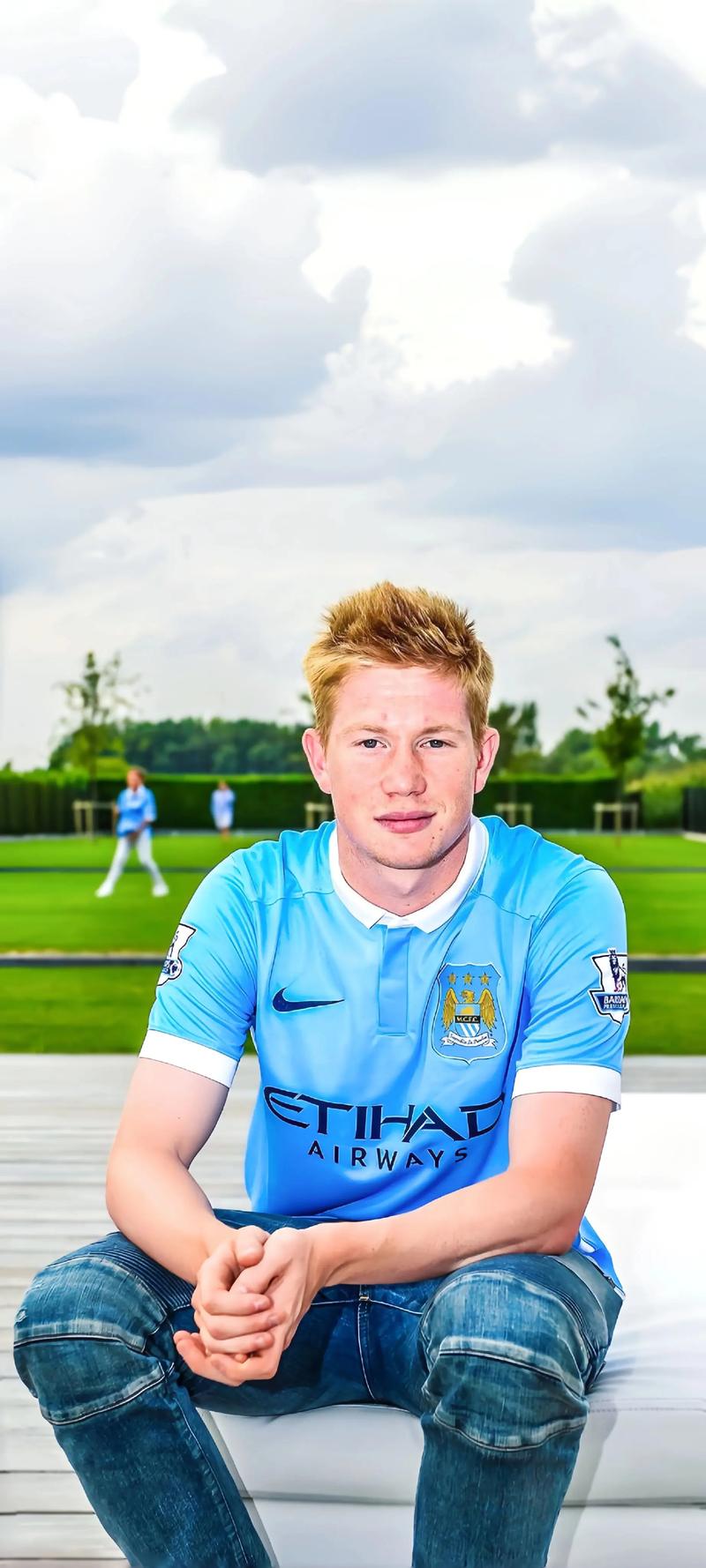 广州小学生观战轮椅篮球赛为运动员加油